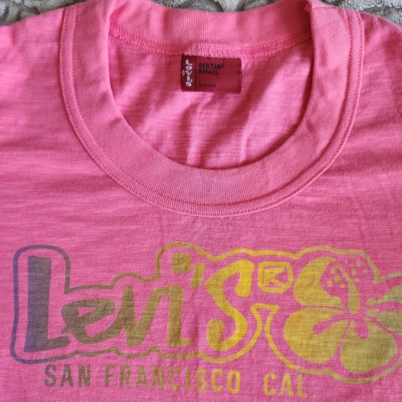 Levi's retro neon pink t-shirt and high waist shorts lot s - Picture 2 of 8